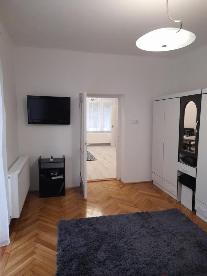 Pecs Park Appartement Buitenkant foto