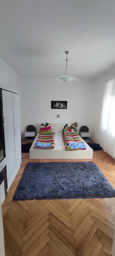 Pecs Park Appartement Buitenkant foto